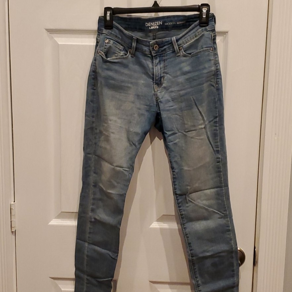Lightly worn light wash skinny jeans